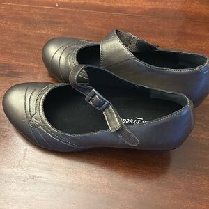 Barefoot Freedom by Drew, 8N, pewter